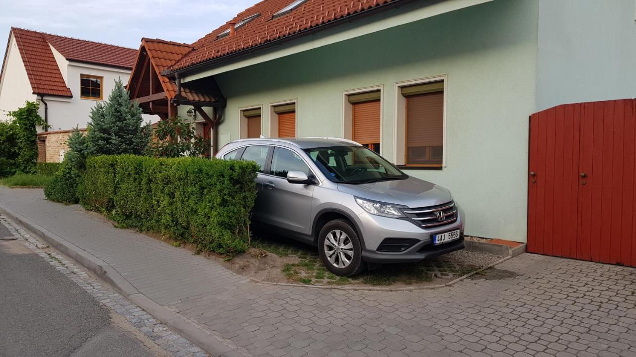 Apartman A Ubytovani U Machu Mikulov Exterior photo