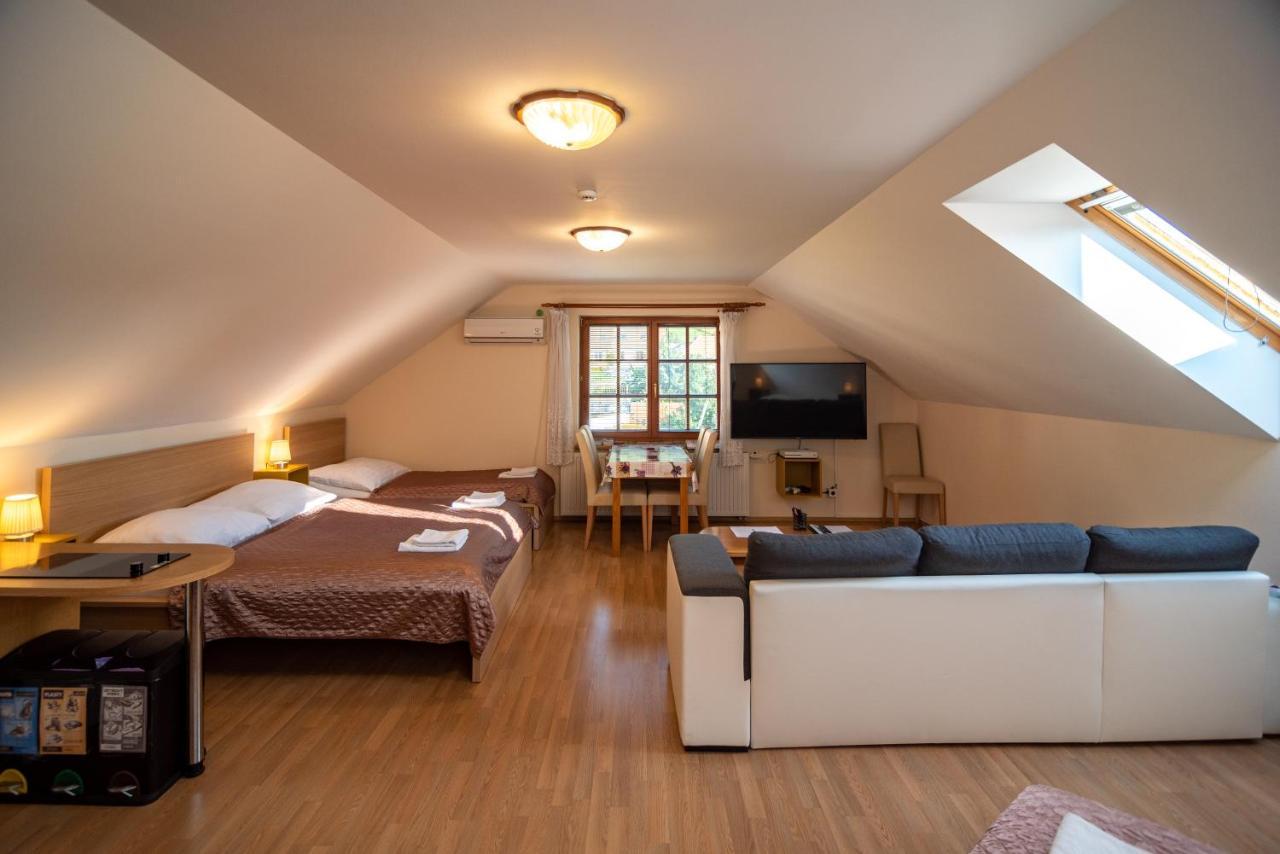 Apartman A Ubytovani U Machu Mikulov Exterior photo