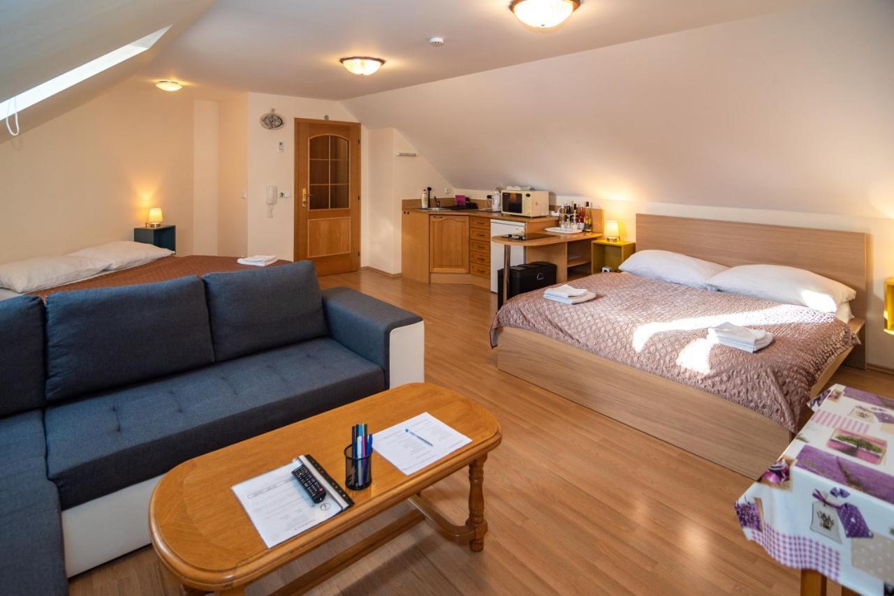 Apartman A Ubytovani U Machu Mikulov Exterior photo