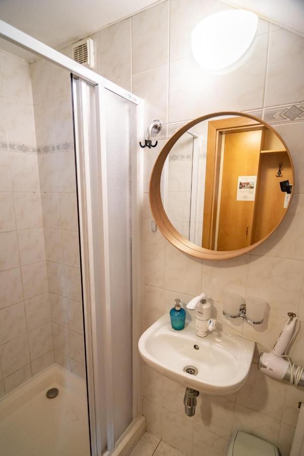 Apartman A Ubytovani U Machu Mikulov Exterior photo