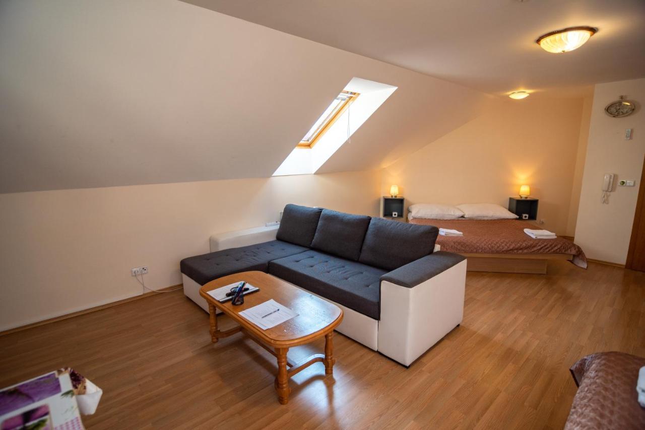Apartman A Ubytovani U Machu Mikulov Exterior photo