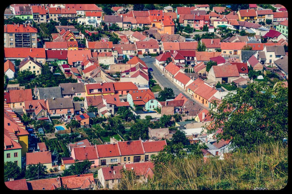 Apartman A Ubytovani U Machu Mikulov Exterior photo