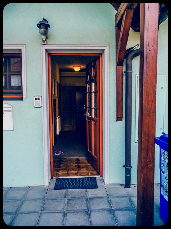 Apartman A Ubytovani U Machu Mikulov Exterior photo