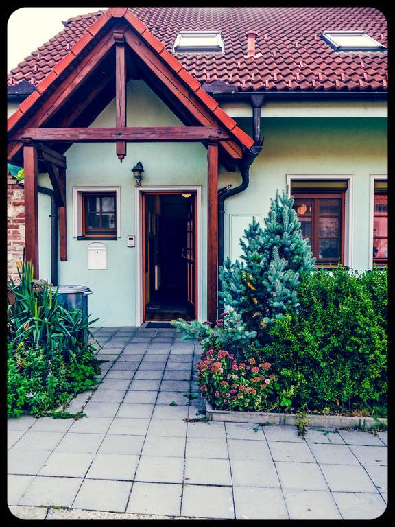 Apartman A Ubytovani U Machu Mikulov Exterior photo